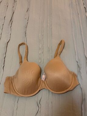 Victoria’s Secret Lined Perfect Coverage Bra | Size 36C
